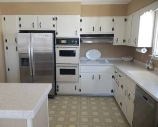 L-shaped kitchen with a peninsula