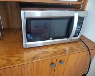 Oster microwave oven