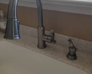 Pull-out faucet