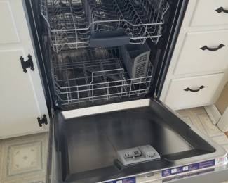 BOSCH dishwasher has stainless steel interior