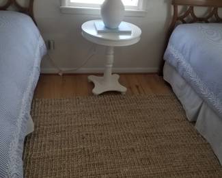 Pedestal table; table lamp; area rug