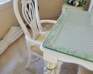 Lexington Furniture dining table detail - pretty legs!