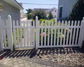 Vinyl picket fence with gate