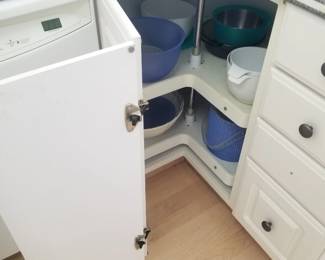 Kitchen cabinetry: lazy Susan
