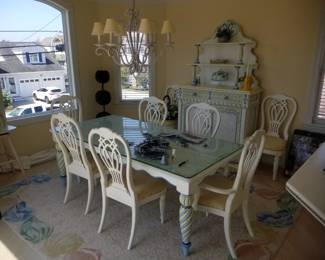 Stunning dining room set by Lexington Furniture seats 6