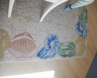 Seashell motif area rug