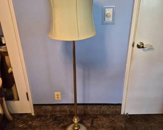 ElegantPolishedBrassMultiSocketFloorLamp