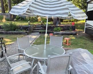 RoundGlassPatioTableSetwith4SlingChairsStripedUmbrella