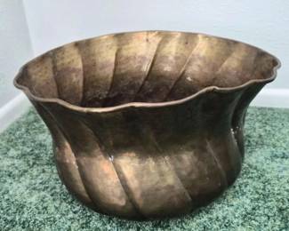 LargeVintageFlutedBrassPlanterwithNaturalPatina