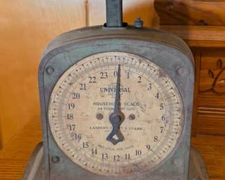 Antique Landers, Frary & Clark Universal household scale