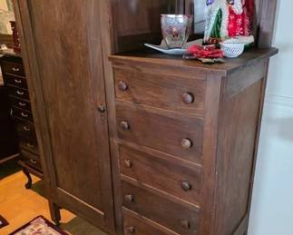 Vintage chifferobe