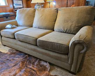 Huntington House nail head-front arm sofa