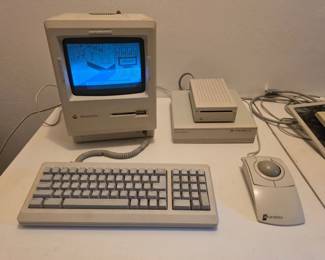 3 VintageAppleMacintoshPlus1MbComputerSystemModelM0001A