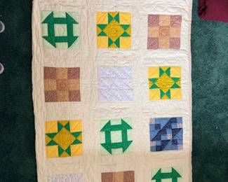 132 ColorfulPatchworkQuiltwithFlannelBacking