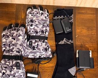 142 HeatedGlovesHeatedSocksPowerBankBundle