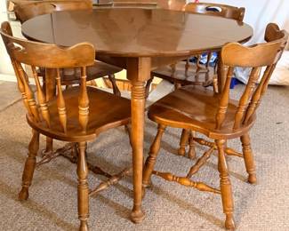 16 VintageRoundWoodDiningTablewithTwoExtensionLeaves4Chairs