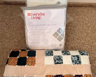 70 EverydayLivingTwinBeddingSetwithHandTiedQuilt