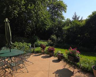Table & chair set, planters