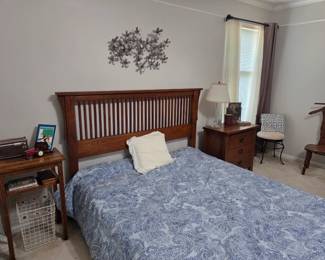 Queen size bed