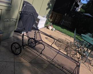 Wr iron lounger