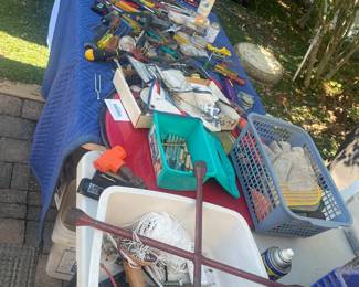 Tools 1 dollar table