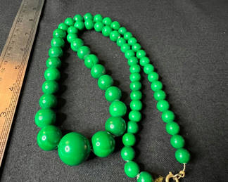 Lot 144: Assorted Vintage Beaded Necklaces