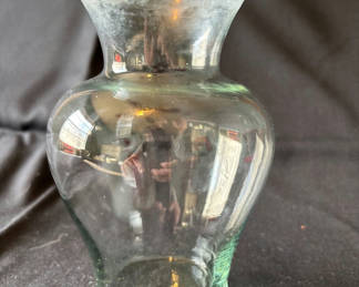 Lot 12: Glass vase and scalloped white ceramic bowl