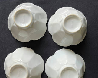 Lot 71: Ceramic dishware set with scalloped bowls and decorative plates