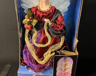 Lot 183: Vintage angel figurines and a boxed fiber-optic angel ornament