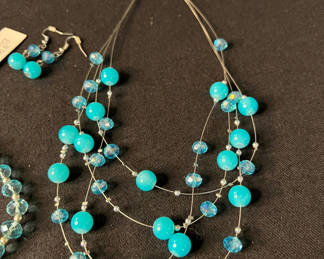 Lot 137: Turquoise colored and Crystal Jewelry Set