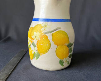 Lot 81: Ceramic pottery set: lemon-pattern vase, tulip-relief planter, and white bowl