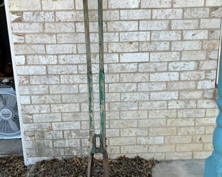 Lot 36: Vintage and antique tools