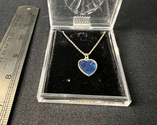 Lot 138: Heart-shaped blue pendant necklace