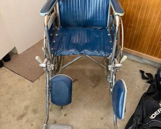 collapsible wheelchair with elevating leg rests
