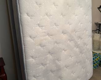 Queen mattress and foundation, no bed frame