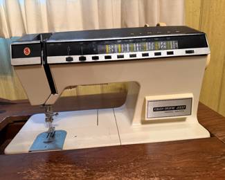 Singer Touch-Tronic 2000, cabinet model