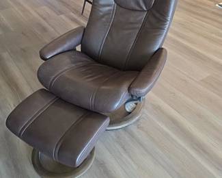 contemporary leather ergonomic recliner and matching ottoman set