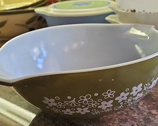 Pyrex #444 Cinderella Mixing Bowl, Spring Blossom (Crazy Daisy) Pattern