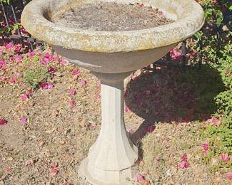Large Concrete Pedestal Bird Bath - Campania Isleboro