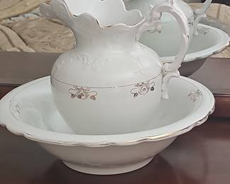 Bonita V.P. Co. Porcelain Wash Basin and Pitcher Set with Gold Trim