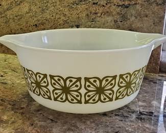 Vintage Pyrex Verde Square Flowers 2.5 Quart Casserole Dish (475-B)