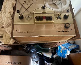 Voice of Music (V-M) Model 722 Reel To Reel