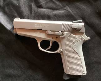 No. 19- Smith & Wesson 3913 Lady Smith Semi-Auto 9mm