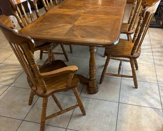 Oak Dining table with 6 chairs