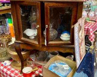 Great little side table with glass doors