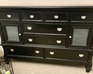Dresser. Will sell ahead of sale