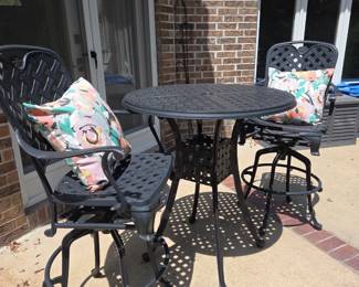 'Summer Classics' bar height table & stools