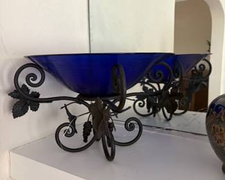 Large bowl on stand