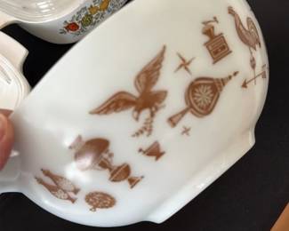 Pyrex Golden Gazebo Mixing Bowl