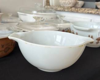 Pyrex White 1.5-qt Mixing Bowl